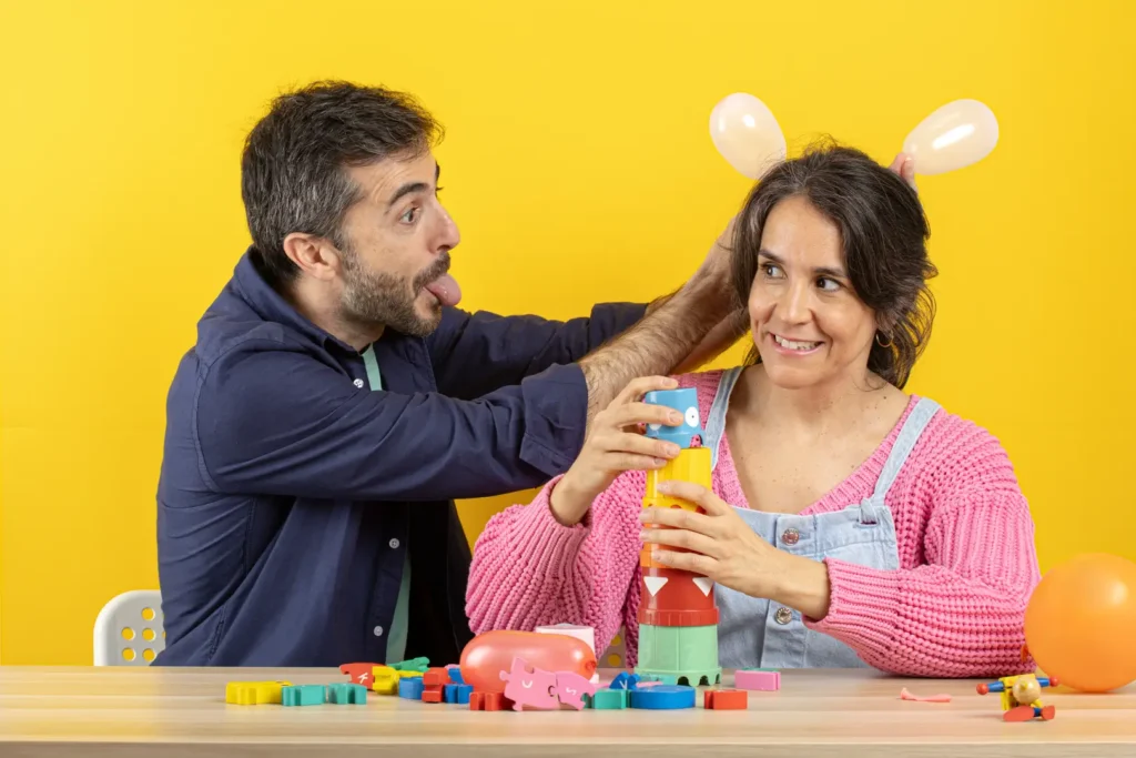 dos adultos autistas realizando una evaluación terapéutica